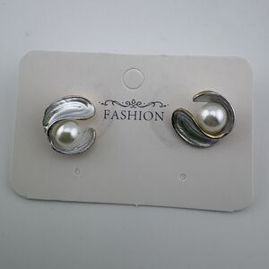 Allereyae Pearl Swirl Stud Earrings Silver & Gold Tone Spiral Post EH-A260